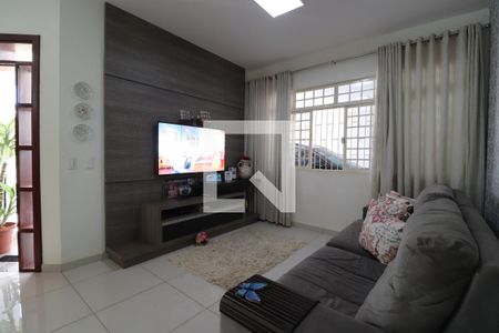 Sala de TV de casa para alugar com 4 quartos, 388m² em Morada da Colina, Uberlândia