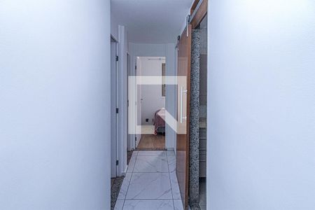 corredor para os cômodos_1 de apartamento para alugar com 3 quartos, 80m² em Parque Bristol, São Paulo