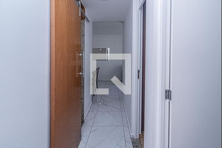 corredor para os cômodos_2 de apartamento para alugar com 3 quartos, 80m² em Parque Bristol, São Paulo