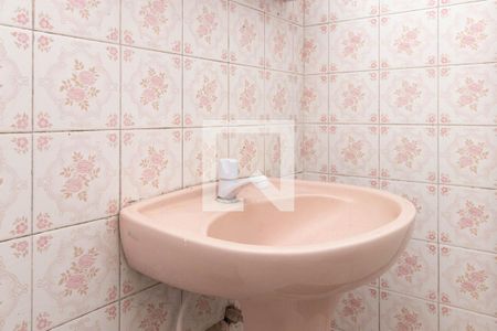 Banheiro de casa para alugar com 1 quarto, 90m² em Santo Antônio, Porto Alegre