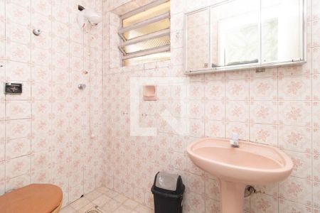 Banheiro de casa para alugar com 1 quarto, 90m² em Santo Antônio, Porto Alegre