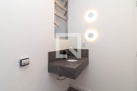 Banheiro de apartamento à venda com 1 quarto, 44m² em Centro Histórico, Porto Alegre