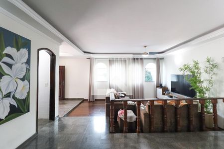 Casa à venda com 4 quartos, 258m² em Jardim Leonor Mendes de Barros, São Paulo