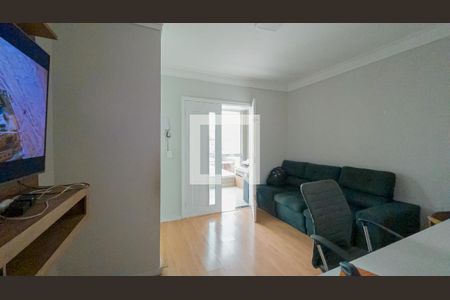 Sala de TV de casa à venda com 4 quartos, 250m² em Vila Sao Francisco, São Paulo