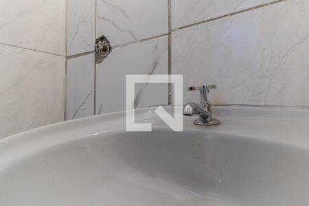 Banheiro de kitnet/studio para alugar com 1 quarto, 38m² em Santa Ifigênia, São Paulo