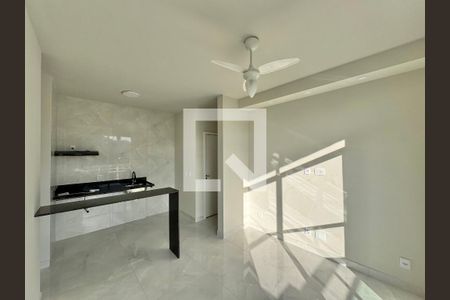 Sala de apartamento para alugar com 1 quarto, 33m² em Recreio dos Bandeirantes, Rio de Janeiro