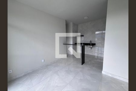 Sala de kitnet/studio para alugar com 1 quarto, 33m² em Recreio dos Bandeirantes, Rio de Janeiro
