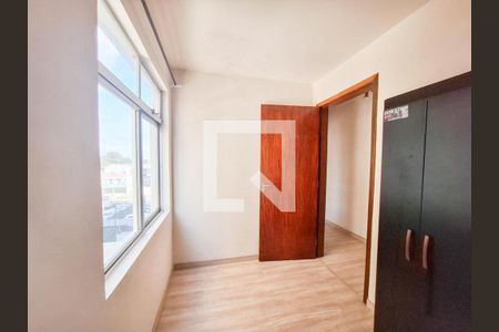 Quarto 1 de apartamento para alugar com 2 quartos, 50m² em Capão Raso, Curitiba