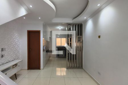 Sala de casa de condomínio para alugar com 2 quartos, 60m² em Vila Sonia, Praia Grande