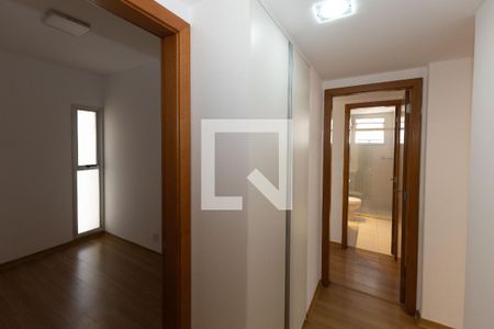 Corredor  de apartamento para alugar com 4 quartos, 126m² em Vila da Serra, Nova Lima