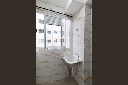 Sala/Cozinha/Área de Serviço  de apartamento para alugar com 2 quartos, 42m² em Fazenda Caguaçu, São Paulo