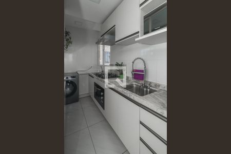 Cozinha de apartamento à venda com 2 quartos, 41m² em Rubem Berta, Porto Alegre