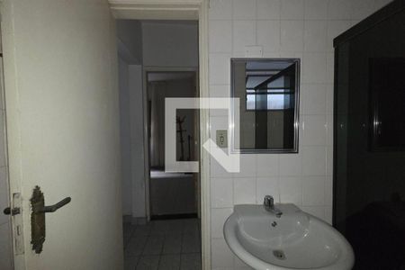 Banheiro de apartamento para alugar com 1 quarto, 55m² em Guilhermina, Praia Grande
