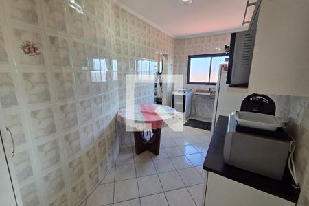 Cozinha de apartamento para alugar com 2 quartos, 80m² em Vilamar, Praia Grande