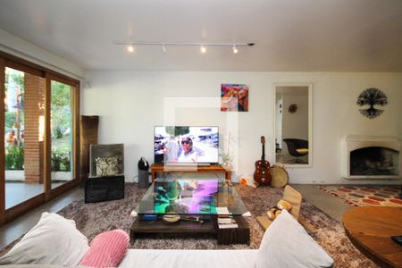 Sala de TV de casa para alugar com 4 quartos, 245m² em Capuava, Embu das Artes