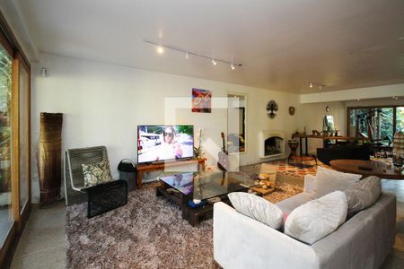 Sala de TV de casa para alugar com 4 quartos, 245m² em Capuava, Embu das Artes