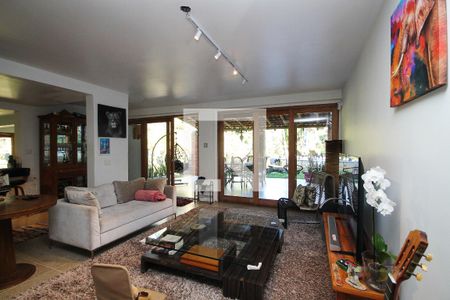 Sala de TV de casa para alugar com 4 quartos, 245m² em Capuava, Embu das Artes