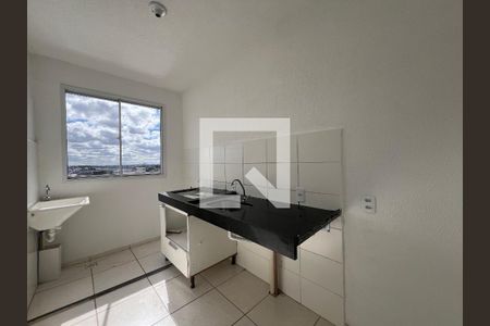 Cozinha e Área de Serviço de apartamento para alugar com 2 quartos, 43m² em Arvoredo Ii, Contagem