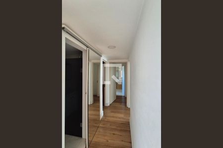 Corredor  de apartamento à venda com 3 quartos, 76m² em Jardim do Trevo, Campinas