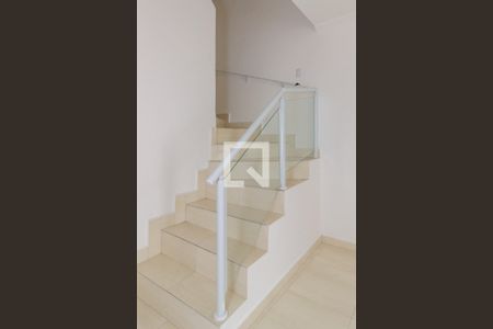 Casa à venda com 2 quartos, 73m² em Vila Yara, São Paulo