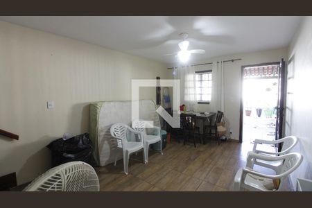 Sala de casa de condomínio para alugar com 2 quartos, 102m² em Jardim Excelcior, Cabo Frio