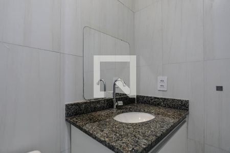 Banheiro de apartamento para alugar com 2 quartos, 57m² em Vila Nova Aparecida, Mogi das Cruzes