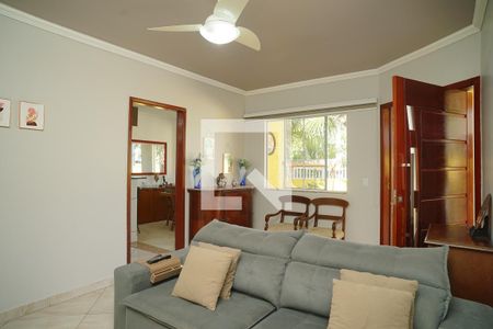 Sala de casa de condomínio para alugar com 5 quartos, 360m² em Itapeba, Maricá