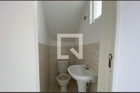 Banheiro de casa à venda com 2 quartos, 59m² em Tatuquara, Curitiba