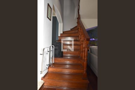 escada de acesso aos quartos de casa à venda com 3 quartos, 323m² em Jardim Liberdade, Jundiaí