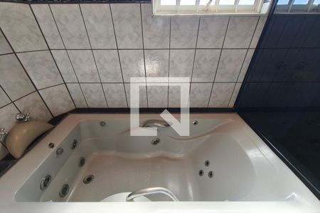 Banheiro Suíte de casa à venda com 3 quartos, 249m² em Parque Residencial Vila União, Campinas