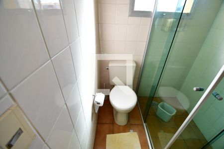 Banheiro de kitnet/studio para alugar com 1 quarto, 40m² em Vila Itapura, Campinas