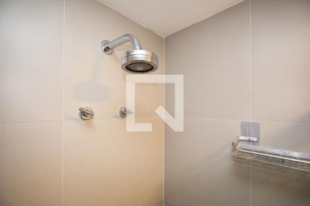 banheiro de kitnet/studio para alugar com 1 quarto, 24m² em Pinheiros, São Paulo