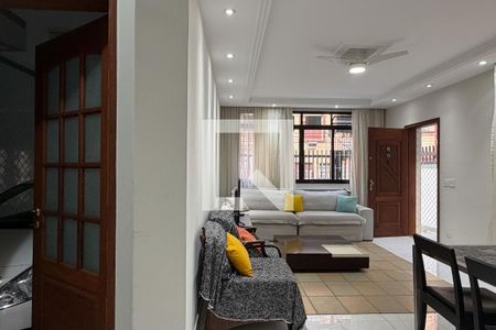 Sala de casa para alugar com 5 quartos, 226m² em Gonzaga, Santos