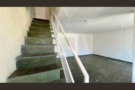 Salão/escadas de casa para alugar com 3 quartos, 212m² em Serra, Belo Horizonte