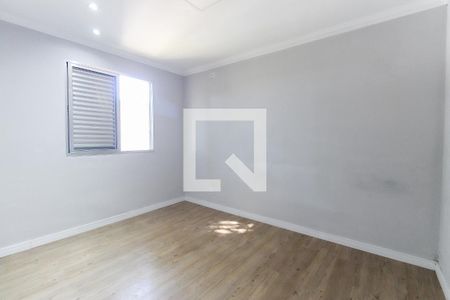 Quarto 2 de apartamento para alugar com 2 quartos, 54m² em Jardim Lucinda, São Paulo