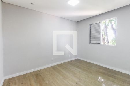 Quarto 1 de apartamento para alugar com 2 quartos, 54m² em Jardim Lucinda, São Paulo