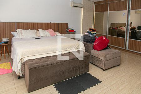 Suíte  de casa à venda com 4 quartos, 800m² em Elísio Campos, Goiânia