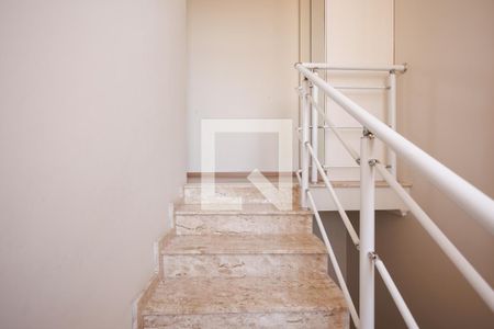 Escada de casa de condomínio para alugar com 3 quartos, 265m² em Cecap, Taubaté