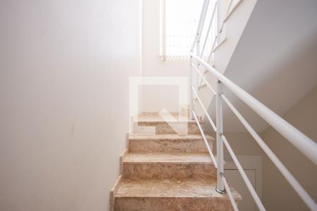 Escada de casa de condomínio para alugar com 3 quartos, 265m² em Cecap, Taubaté