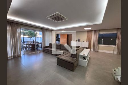 Sala de casa de condomínio à venda com 4 quartos, 360m² em Barra da Tijuca, Rio de Janeiro