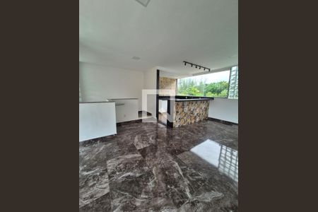 Casa de Condomínio para alugar com 5 quartos, 300m² em Taquara, Rio de Janeiro