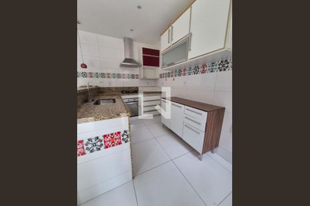 Casa de Condomínio para alugar com 5 quartos, 300m² em Taquara, Rio de Janeiro