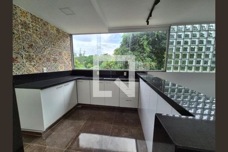 Casa de Condomínio para alugar com 5 quartos, 300m² em Taquara, Rio de Janeiro