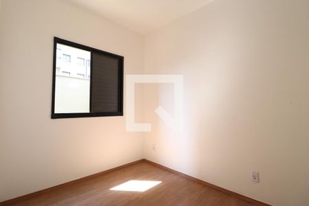 Quarto 2 de apartamento para alugar com 2 quartos, 55m² em Shopping Park, Uberlândia