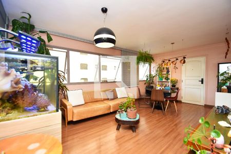Sala de estar de apartamento à venda com 3 quartos, 101m² em Vila Madalena, São Paulo