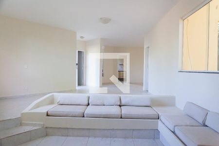 sala de casa de condomínio à venda com 3 quartos, 210m² em Condomínio Retiro das Pedras, Brumadinho