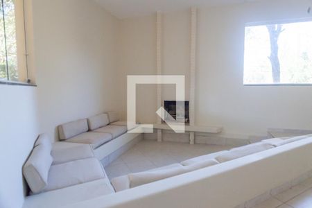 sala de casa de condomínio à venda com 3 quartos, 210m² em Condomínio Retiro das Pedras, Brumadinho