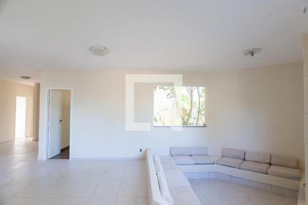 sala de casa de condomínio à venda com 3 quartos, 210m² em Condomínio Retiro das Pedras, Brumadinho