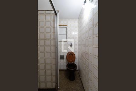 Banheiro de casa para alugar com 2 quartos, 60m² em Vila Ré, São Paulo