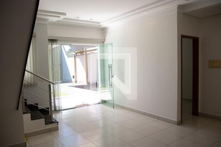 Sala de casa à venda com 5 quartos, 300m² em Jardim Novo Mundo, Goiânia